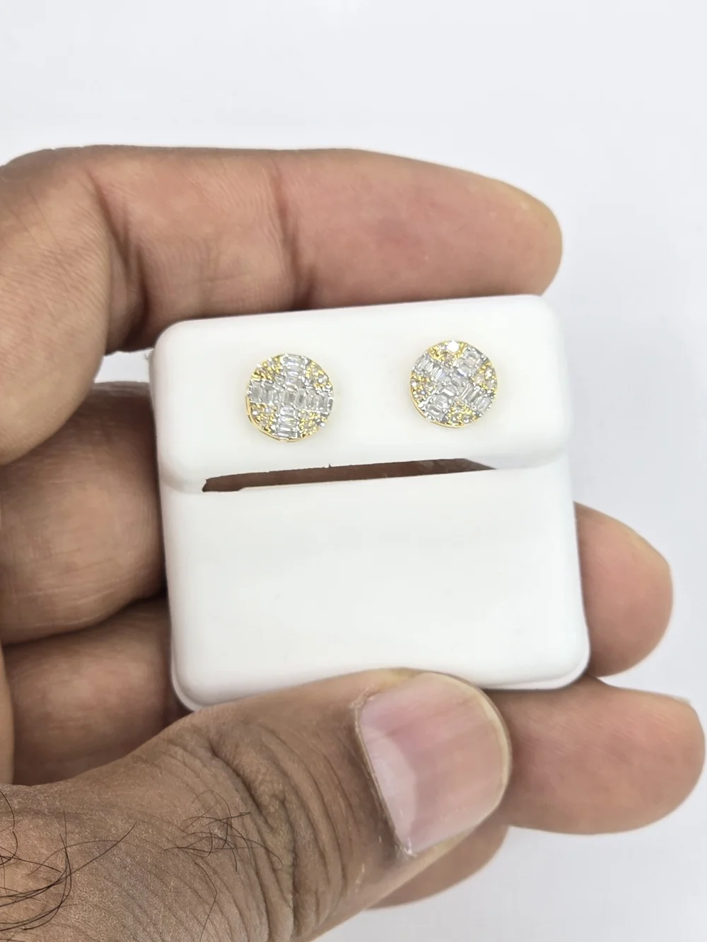 Real Natural Diamond 10kt Gold Round Stud Earring